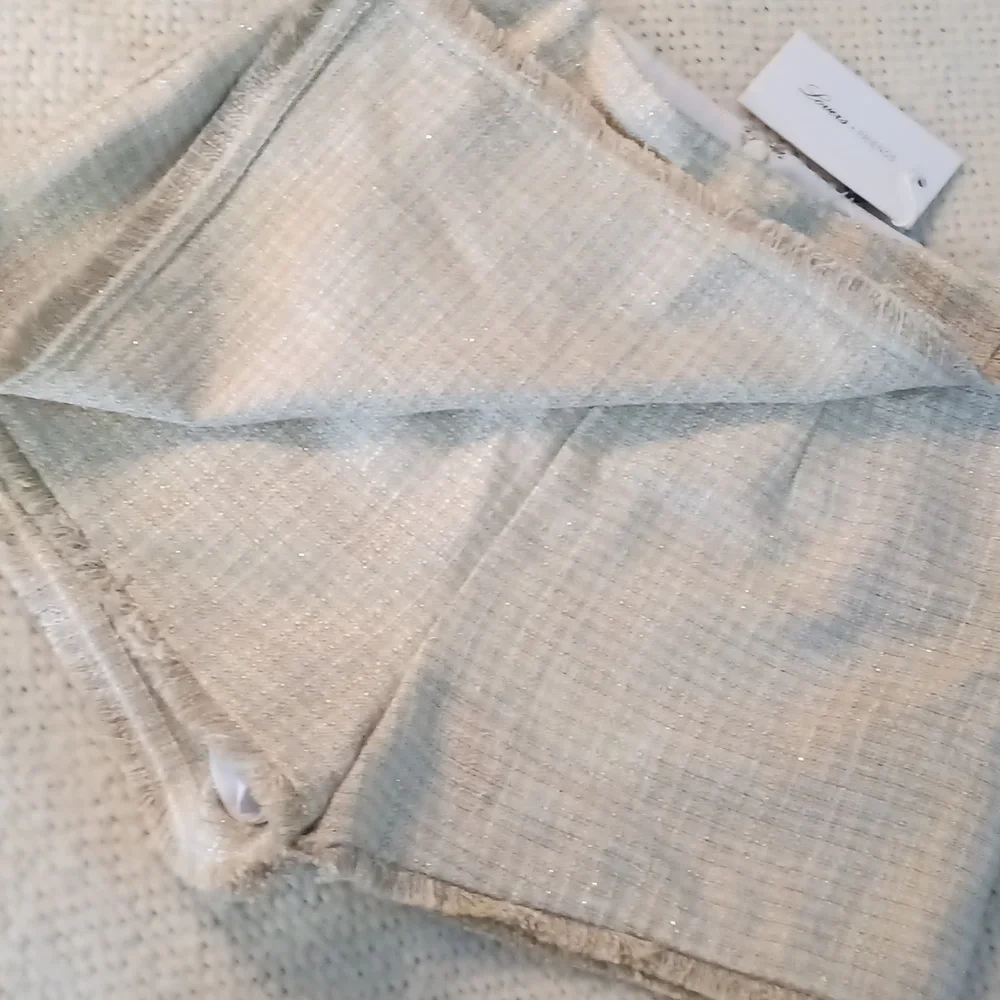 Lovers & Friends Skort textured with gold thread Pockets